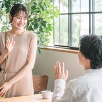 婚活中の女性が注意したいこと……初対面でやってはいけない振る舞いはこれ！