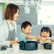 手間を考えるとできれば回避したい……子どもの「手伝いたい」欲求にはどう対処する？