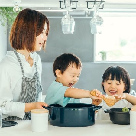 手間を考えるとできれば回避したい……子どもの「手伝いたい」欲求にはどう対処する？