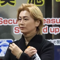 氷川きよし インスタグラムに投稿したステージ衣装姿「おむつのような下半身V字ゾーン」に驚きの声