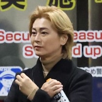 氷川きよし インスタグラムに投稿したステージ衣装姿「おむつのような下半身V字ゾーン」に驚きの声