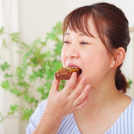 ママの“ご褒美タイム”は平日の昼休みに！コンビニスイーツを極上の癒やしに変える秘策
