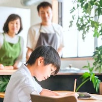 子どもの夏休みの宿題には口を出さない！親の“見守る忍耐力”を鍛えるヒントとは？
