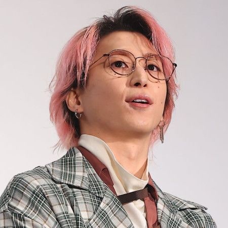 Snow Man佐久間大介も本番中に涙…「世界一ブスです」と悩む女性への“レジェンド歌手の言葉”が大注目