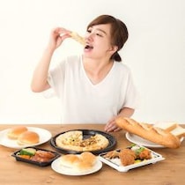 “過食”に悩む女性たちの本音……どうやって克服したの？