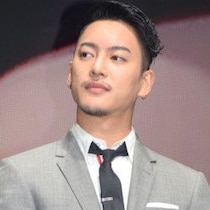 三山凌輝 6歳年上既婚者で母の元宝塚女優・花乃まりあとの密会報道に「驚かないけど早すぎ」の総ツッコミ