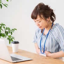 コーヒーによる胃のムカムカには意外な対策があった！女性たちがあるものを食べたら……