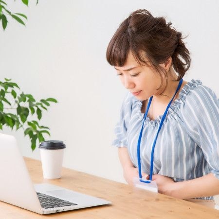 コーヒーによる胃のムカムカには意外な対策があった!女性たちがあるものを食べたら……