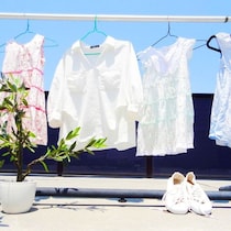 夏は洗濯物がゴワゴワに……服を蘇らせるコツは「干す場所」と「脱水時間」を変えること！