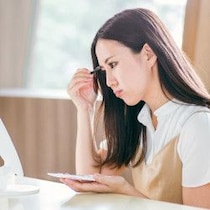 汗をかいても清潔感を保つ！ワーママのための“落ちない”眉メイク術