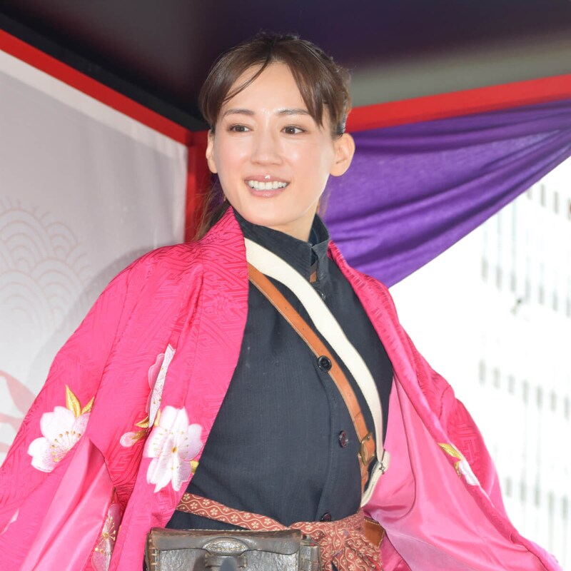 綾瀬はるか 10回目の会津凱旋も満面の笑顔とヘルシーボディで熱狂