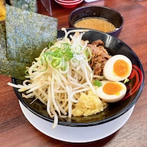 【潜入実食ガチレポ】背脂つけ汁とおろし生姜のスッキリ感が絶妙のバランス！魁力屋「生姜醤油肉つけ麺」で活力がみなぎった