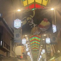 京都・錦市場に異変「観光客向けぼったくり価格」に地元民ソッポで「これはマズイ！」焦りの値下げ