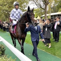 【凱旋門賞ナマ観戦記②】武豊との思い出を胸に「複勝馬券購入」でモタついていたら…