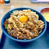 【潜入実食ガチレポ】食べても食べても肉が減らないって!?「肉Ｗ盛り！究極の焼肉丼」の究極度と満足度