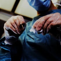 【世界の「最凶独裁者」列伝】アウシュヴィッツ強制収容所で２万人に「人体実験」の鬼畜医師…双子の背中を縫い合わせて「結合児」に