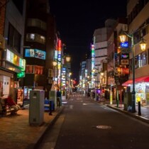 草間リチャード敬太「下半身モロ出し逮捕」でハメられた疑惑が浮上した「開チン動画」の絶妙な撮影アングル