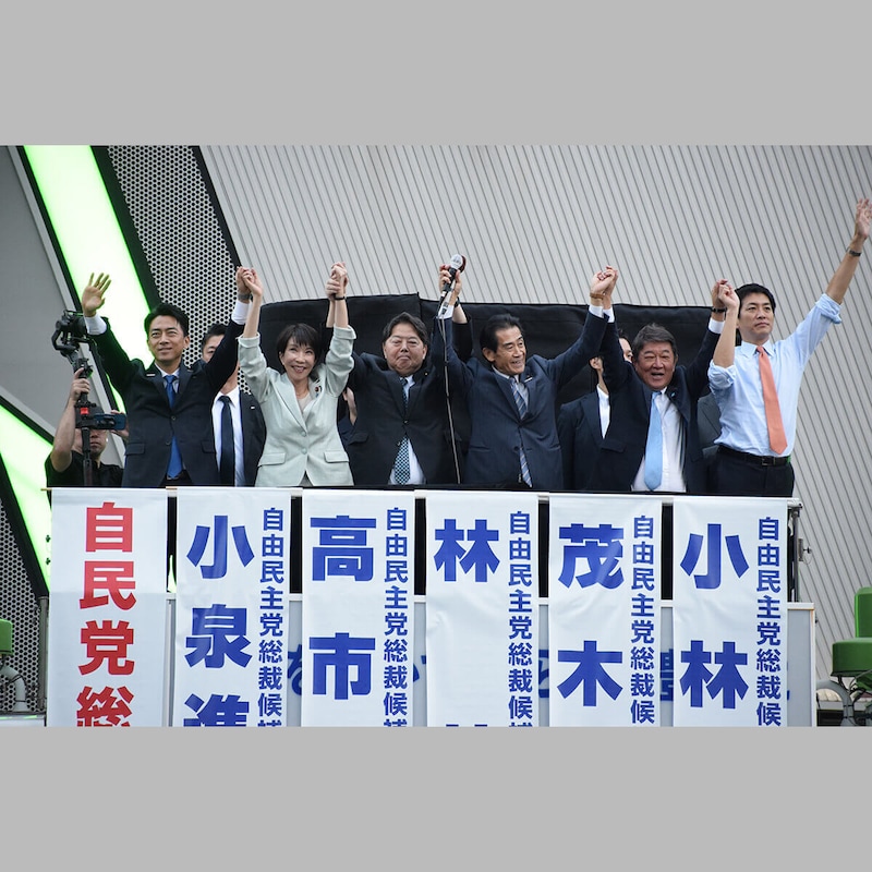 小泉進次郎が総理になったら切腹自害していた!(2)深刻な表情と目の前の日本刀