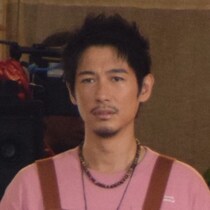 【ロケ現場キャッチ】ディーン・フジオカがワイルド系店主に！新ドラマ「ちょっとだけエスパー」で挑む“おバカキャラ”の新境地