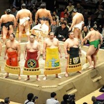 【大阪】高級弁当にグッズ大人買い…相撲ショー「日楽座」に中国人観光客が殺到して「春節ボロ儲け」