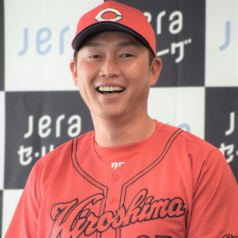 超異例！ヤクルト一筋の石井弘寿投手コーチを招聘した広島カープの「泣きどころ解消」と「意外な因縁」