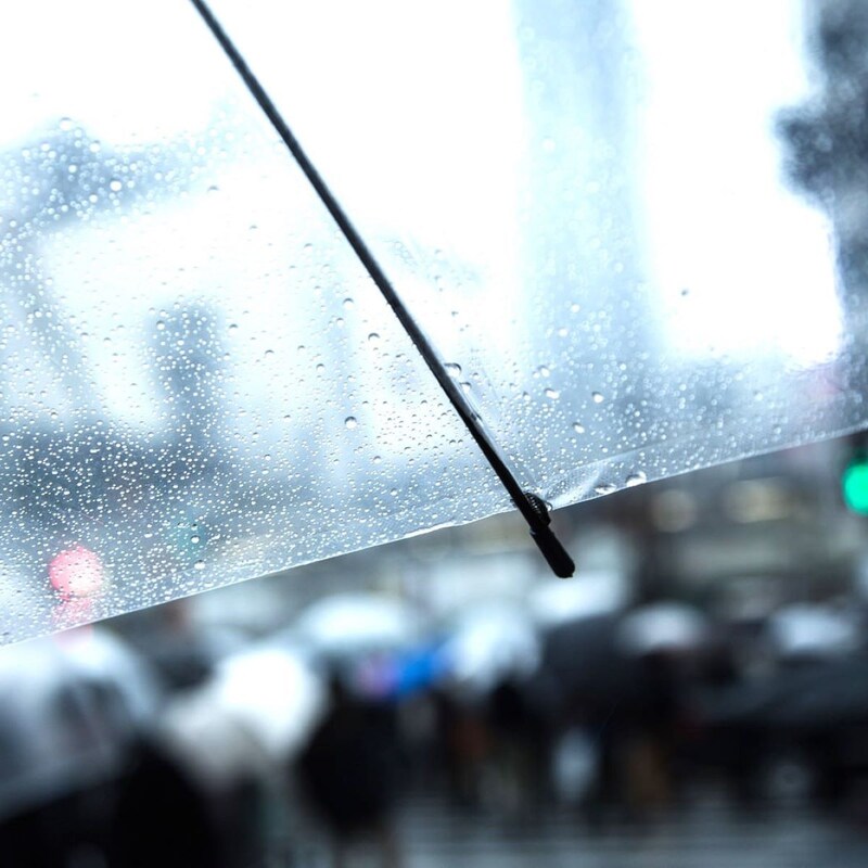 【トレンド実用便】「引っかかったり顔の高さにきたり」危ない現象よ、サヨウナラ「つゆ先なし」安全傘がスゴイ！