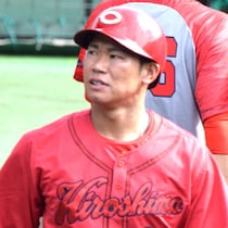 広島・新井貴浩監督が「捕手・坂倉将吾」に見切りをつけた「コンバート通告」最低盗塁阻止率と打撃低下にダメ出し