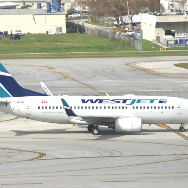 航空業界に異変！カナダのLCCが導入「リクライニング機能なし座席」のなかなかな評判「倒したい席は有料」