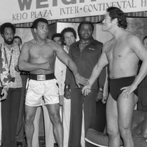 「プロレスVS格闘技」大戦争〈猪木と同様の構えでルー・テーズは勝利した　本番を前にアリは3度もプロレスラーと対戦〉