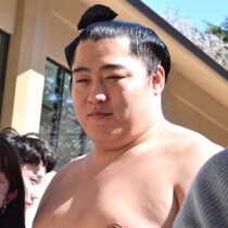 大相撲秋場所前に「もう引退準備中」の遠藤が水面下の猛つっぱり「内弟子スカウトと部屋独立」