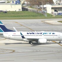 航空業界に異変！カナダのLCCが導入「リクライニング機能なし座席」のなかなかな評判「倒したい席は有料」