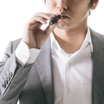 旅行者も摘発！あの東南アジアの国で秘かに復活した「違法電子タバコ闇販売」日本に持ち帰って転売するために…