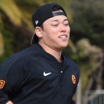 阿部慎之助監督が慌てて謝罪！巨人・岡本和真と阪神・中野拓夢の友情に水を差すノーコン高梨「疑惑の死球」