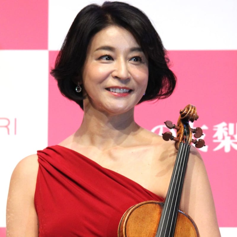 【大晦日特番バトル】「NHK紅白」の視聴意欲低下でどの裏番組を？「高嶋ちさ子殺人事件」か「流行語大賞候補」発信芸人か