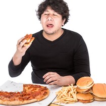 大食い双子姉妹「はらぺこツインズ」活動休止で再燃した「大食い番組批判」それでも放送し続ける理由があった