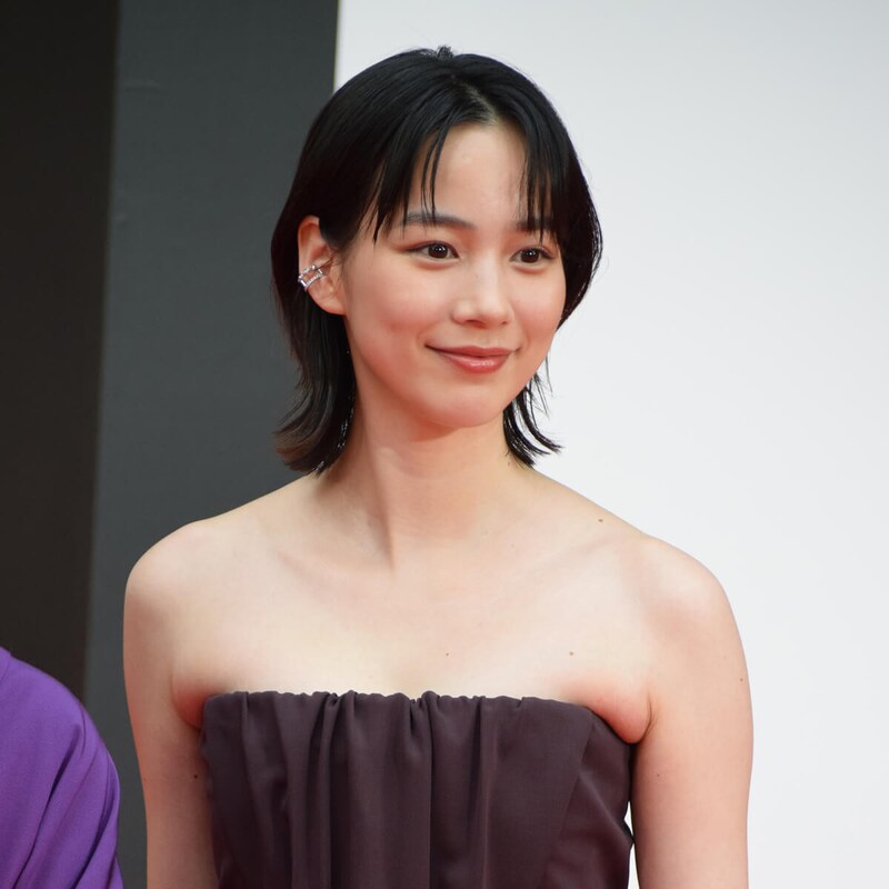 のん「東京国際映画祭」レッドカーペット登場で完全復活の美貌