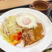 【潜入実食】松屋×ベトナム大使館！本場仕込み「コムタム風ポークライス」は魚醤の香りが決め手