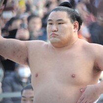 【大相撲九州場所】横綱・豊昇龍がまた優勝を逃した「横綱の品格なし」問題取組２戦と「孤立無援のリベンジ」