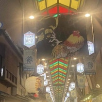 京都・錦市場に異変「観光客向けぼったくり価格」に地元民ソッポで「これはマズイ！」焦りの値下げ