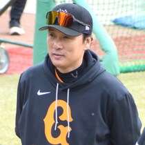 韓国で厳しい評価なのに…李承燁コーチ就任で「バント三銃士」が揃った巨人の来季「攻撃スタイル」