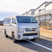 【自治体が注意喚起】年末帰省の空港を狙う「白タク」の無法実態！日本人も狙われる「高額請求と事故」のヤバイ罠