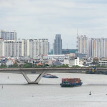 旅行会社「コスパ最強旅行先」でトップ５「ベトナム推し」は今だけ！酒が爆謄し街並みは高層ビルとショッピングモールだらけになる