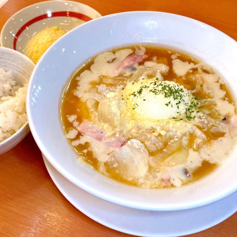 【潜入実食ガチレポ】麺よりシメのリゾットが…幸楽苑「カルボらーめん」はカルボナーラではなく「完全にクリームシチュー」だった