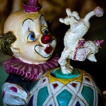 【怪奇ミステリー】出没中！子供を恐怖に落とし入れて闇に消える「怪人ピエロ」の正体