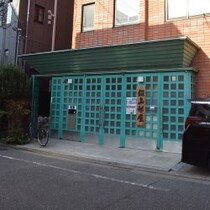 錣山部屋　幕下力士“財政難”で外国人観光客に「チップ乞い」