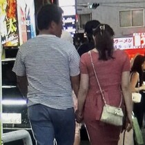 自民党議員「ハニートラップ現場写真」流出の闇真相（2）合コンでボディタッチ