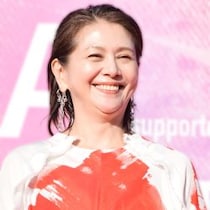 中山美穂「お別れ会」で感動の弔辞を読んだ小泉今日子の「映像も画像も公開されなかった」理由