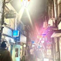 【現場ルポ】新宿ゴールデン街「客層入れ替わり」中国人観光客が来なくても韓国の若者が「Newtro」を求めて押し寄せた