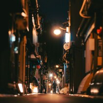 京都で「会館」新規オープンラッシュ！外国人観光客を戸惑わせる酔っ払い日本人の「やりすぎ挙動」と「出入り禁止」