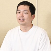 芸能人のタトゥーはアリかナシか!? 「ロケNG」の河本太「テーピングで隠す」木村拓哉と「上半身ビッシリ」YOASOBI・Ayaseとの差は…